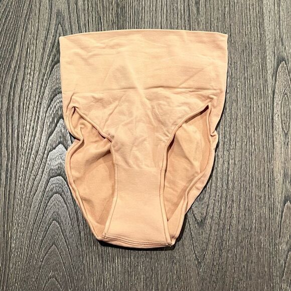 NWOT Skims Core Control Briefs Nude XXS/XS - Picture 1 of 3